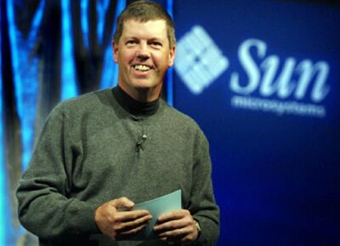 Scott McNealy sinh ngày 13/11/1954. Trước khi trở thành tỷ phú, Scott McNealy đã từng bị cả Harvard và ĐH kinh tế Stanford từ chối. >>> NHỮNG HOTGIRL TỪNG THI ĐỖ THỦ KHOA ĐẠI HỌC