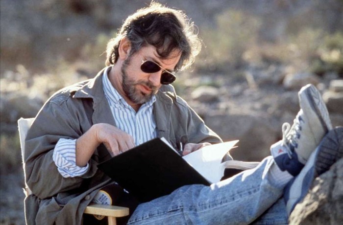 Spielberg đăng ký tới ba lần vào Đại học California tại Los Angeles và Đại học Nam California (USC) nhưng đều không được nhận vì tốt nghiệp cấp 3 với điểm loại C. Sau khi Spielberg đã là một đạo diễn nổi tiếng, USC đã trao tặng bằng tốt nghiệp danh dự cho ông năm 1994 và đến năm 1996 thì Spielberg đã trở thành một ủy viên quản trị của trường Ngày 31/5/2002, Spielberg mới tốt nghiệp ĐH Long Beach của California với tấm bằng cử nhân về điện ảnh và nghệ thuật điện tử sau 30 năm tung hoành ngang dọc. >>> NHỮNG HOTGIRL TỪNG THI ĐỖ THỦ KHOA ĐẠI HỌC