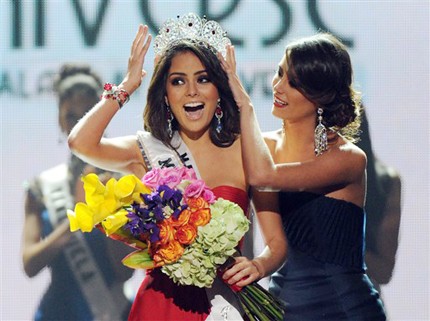 Người đẹp đến từ Mexico trong khoảnh khắc sung sướng nhận ngôi vị Hoa hậu Hoàn vũ 2010
