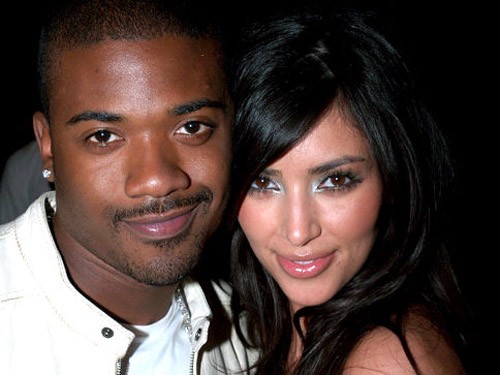 Cuốn băng phòng the của Ray J và Kim Kardashian vẫn là đề tài nóng bỏng của báo giới trước động thái mới nhất của Vivid Entertainment