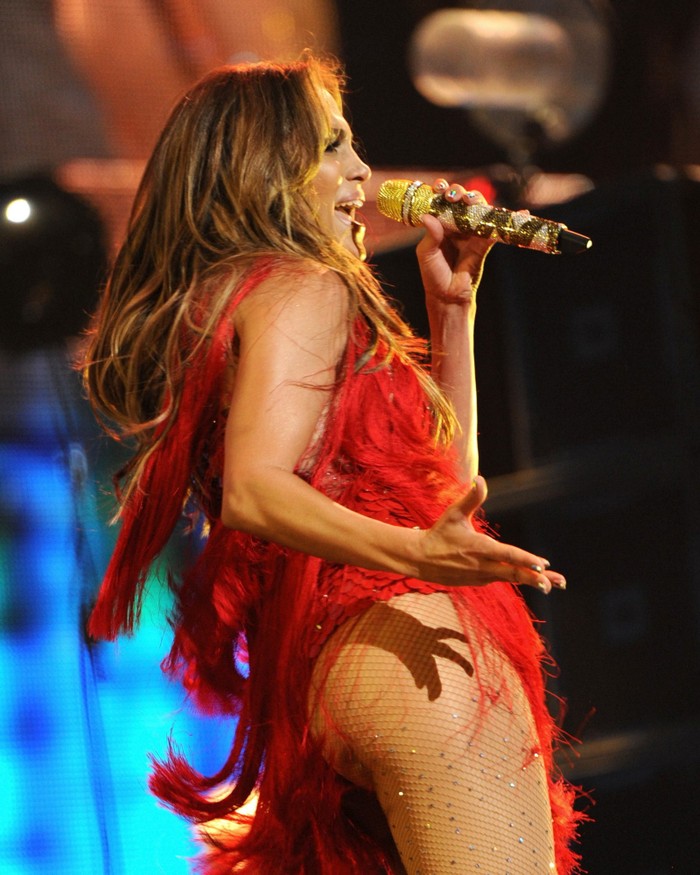 Các phần trình diễn bốc lửa của J.Lo luôn thu hút được sự cuồng nhiệt của khán giả