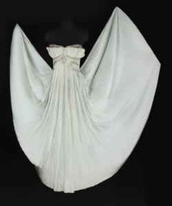 Một chiếc váy đầm trắng khác của Marilyn cũng được bán đấu giá