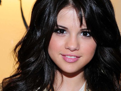 Ngôi sao tuổi teen Selena Gomez đang rất lo lắng vì bị dọa giết