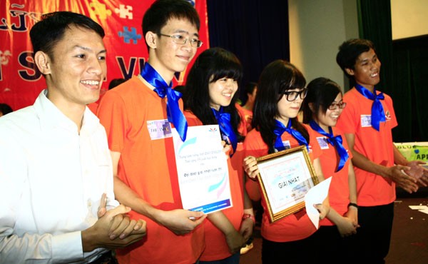 Giải nhất của cuộc thi Bản lĩnh tân sinh viên 2011 đã thuộc về đội YECer – ĐH Kinh tế