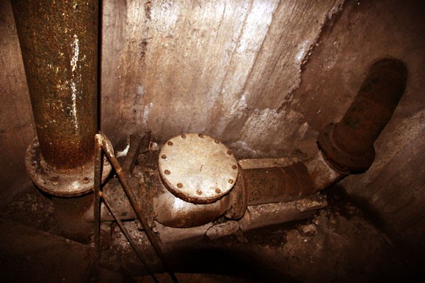 Những ống nước cũ kỹ đã có tuổi vài chục năm