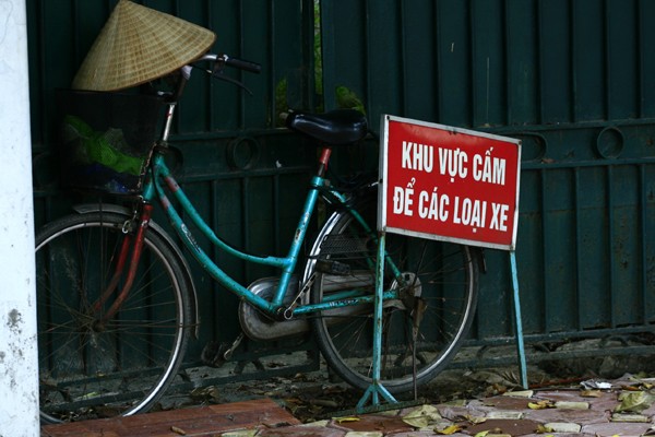 Tất cả các loại xe đều cấm trừ.... xe đạp là "ngoại lệ"?