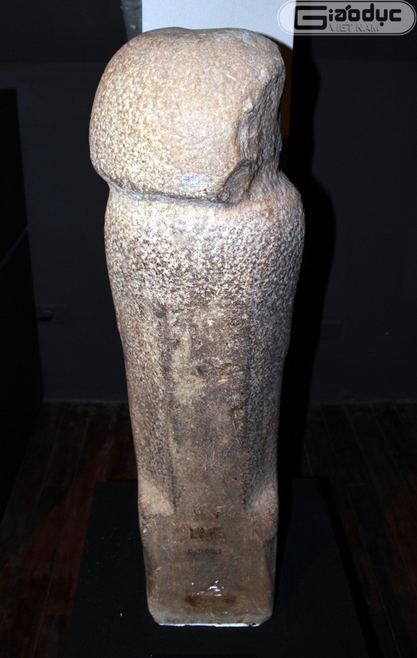 Một khối đá Linga cổ thế kỷ 6 - 7.