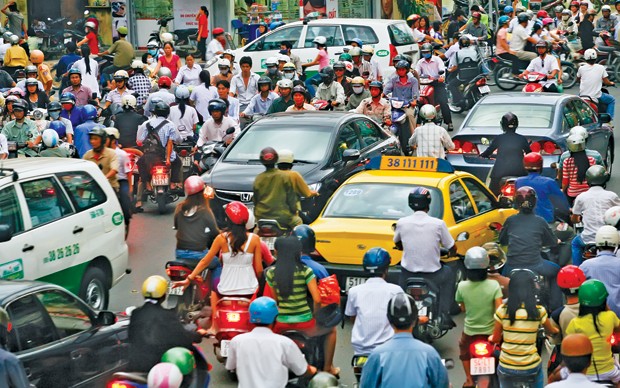 Sau hai năm, cuối cùng UBND TP Hà Nội đã quyết định bãi bỏ quyết định ngừng đăng ký xe máy tại 7 quận.