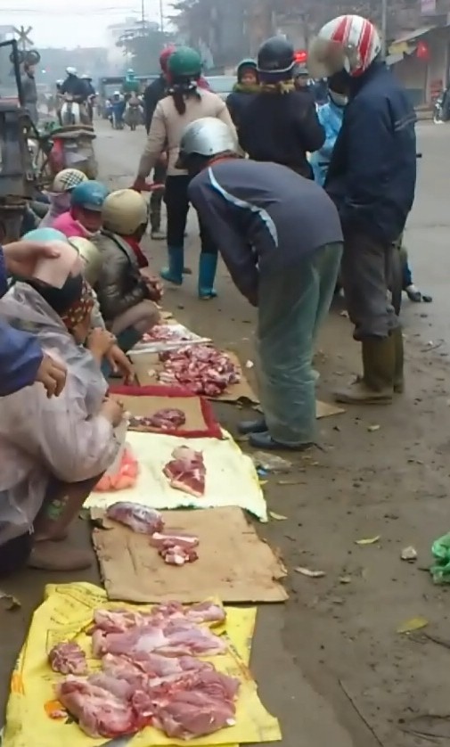 Chợ thịt ôi, thịt ế vẫn lén lút xuất hiện ở quận Hà Đông