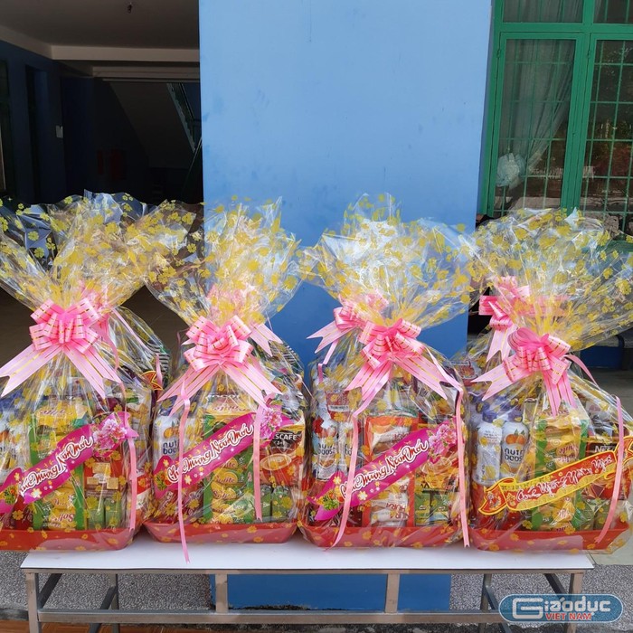 Những món quà Tết Nhâm Dần thầy cô Trường Trung học cơ sở Bưng Riềng chuẩn bị tặng học trò