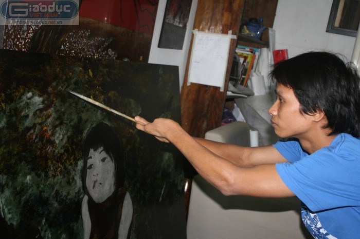 Hiện tại, anh Mão đang là thợ vẽ tranh sơn mài với rất nhiều tác phẩm tạo được niềm tin từ khách hàng.
