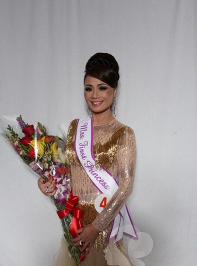 Quý bà Trương Thị Tuyết Nga đã đạt danh hiệu Á hậu và giải thưởng phụ Hoa hậu Phu nhân Việt Nam thành đạt 2012.