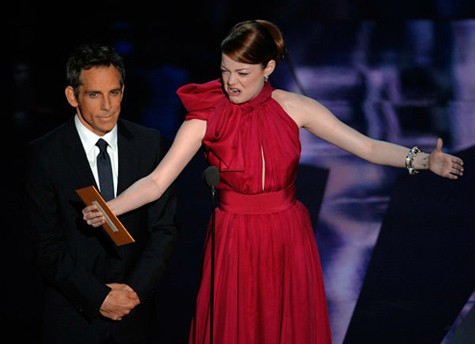 Thái độ hào hứng của Emma Stone trái ngược với sự thờ ơ của Ben Stiller.