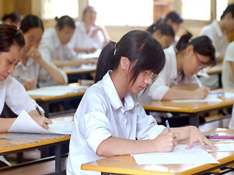 Nhiều trường công lập tại Hà Nội cho rằng mức thu học phí như hiện nay là thấp, nhiều bất cập. Ảnh: Q.Huy