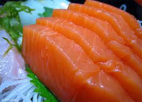 Cá hồi. Loại cá này là thực phẩm siêu cao omega-3 EFAs và chất đạm, ít cholesterol và chứa khá nhiều vitamin B, canxi, kẽm, sắt và ma-giê. Xem thêm: Những món cháo ngon/ Những thực phẩm tốt cho phái mạnh
