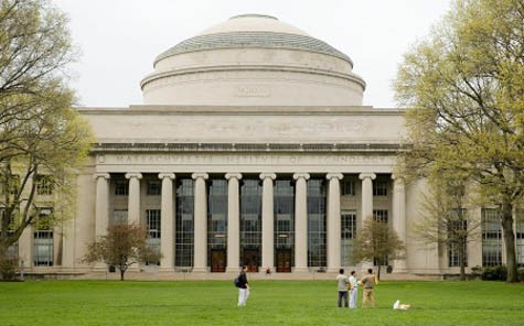 Massachusetts Institute of Technology: Xếp thứ hai là Học viện công nghệ Masschusetts, MIT cũng là học viện tư thục được thành lập năm 1861. Tổng sinh viên của MIT là 4.232 người. Diện tích toàn trường rộng 168 mẫu Anh. MIT áp dụng thời khoá biểu khá chặt chẽ cho các sinh viên. Trong bảng xếp hạng những trường đại học tốt nhất năm 2011, MIT đứng ở vị trí thứ 7.