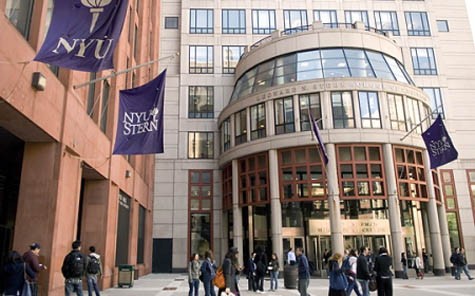 New York University: NYU là một trường tư thục được thành lập năm 1831. Với khoảng hơn 21.000 sinh viên theo học mỗi năm, NYU đứng ở vị trí thứ 33 trong bảng xếp hạng các trường đại học tốt nhất nước Mỹ năm 2011. Với 4.2 điểm, NYU đứng ở vị trí thứ 5 trong các trường đào tạo kinh doanh tốt nhất. Học phí mỗi năm là 38.765 đô la.