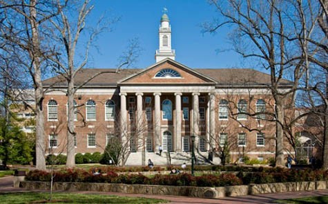 University of North Carolina-Chapel Hill: Trường thứ 3 có cùng điểm số với Đại học Carnegie Mellon và Texas là Đại học Bắc Carolina-Chapel Hill. UNC là một trường công lập được thành lập vào năm 1789, với khuôn viên rất rộng 729 mẫu Anh, mỗi năm trường có khoảng gần 18.000 sinh viên. Trong số những trường đại học tốt nhất nước Mỹ năm 2011, NCU chỉ đứng ở vị trí 30. Sinh viên địa phương mỗi năm chỉ phải đóng 6.665 đô la học phí, còn sinh viên địa phương khác phải đóng 25.280 đô la.