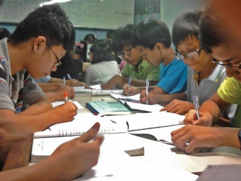 Lớp học thêm tiếng Anh tại nhà một giáo viên ở Q.Phú Nhuận, TP.HCM - Ảnh: M.L