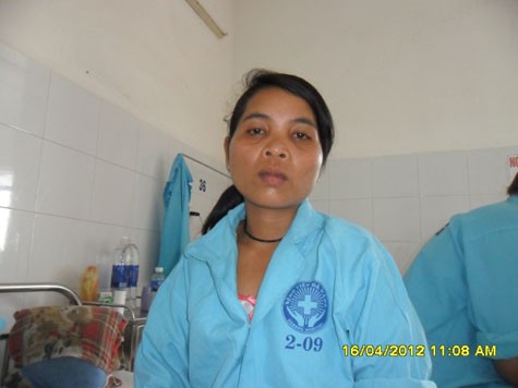 Chị Bling Thị Phương đang điều trị tại phòng 411, khoa ngoại tiết niệu- lồng ngực, bệnh viện Đà Nẵng.