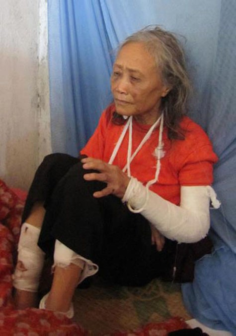 Người mẹ bị con trai đánh vì nhỡ để cho mấy con chim bay mất. Bà Nguyễn Thị Tung giờ đã 73 tuổi ở thôn An Khang (xã Yên Thạch, Sông Lô, Vĩnh Phúc).