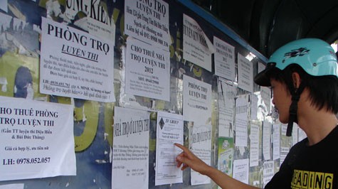 Phòng trọ luyện thi được quảng cáo khá nhiều trên đường phố Cần Thơ - Ảnh: Thanh Xuân