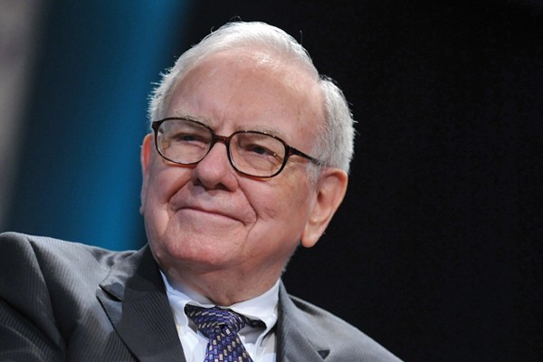 Theo xếp loại của tạp chí Forbes, Warren Buffett là nhà tỷ phú giàu thứ hai thế giới. Song ít ai biết thành công của Warren Buffett bắt nguồn từ đam mê, cay đắng và cả việc trượt ĐH Kinh doanh Harvard năm 19 tuổi. Ông từng nói về thất bại này: “Khi ấy tôi nghĩ đó là một sự kiện kinh khủng nhưng sau này nó lại biến thành chuyện may. Thất bại dạy bạn phải tiếp tục kiên cường bước tiếp". NHỮNG HOTGIRL TỪNG THI ĐỖ THỦ KHOA ĐẠI HỌC