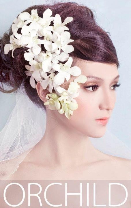 Dù đã có sự góp sức của photoshop, nhưng hình ảnh cô dâu Hương Giang này cũng kém tự nhiên và thiếu nữ tính.