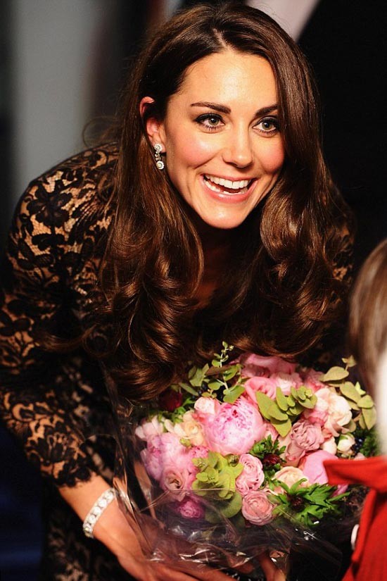 Kate Middleton mặc xuyên thấu sành điệu, Thời trang, Kate Middleton, thoi trang ren, quan ren, minh hang, mac ren tinh te,