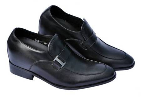 Model: D1091-1112, mầu đen, da bê, đế gỗ ép su. Loại giày lười ,cao 6,5 cm.