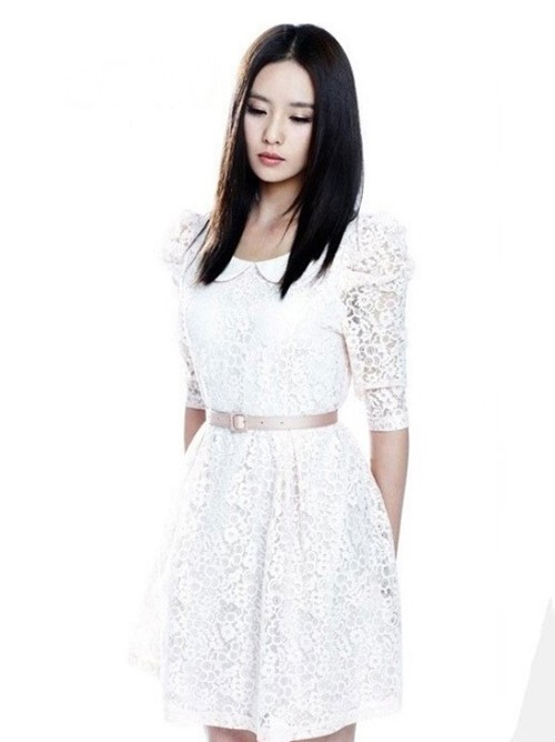 Chiếc đầm ren trắng của Lưu Thi Thi cũng được rất nhiều bạn gái Việt lựa chọn trong thời gian gần đây. Xem thêm: Xu hướng thời trang Xuân - Hè 2012/Phong cách thời trang của Sao