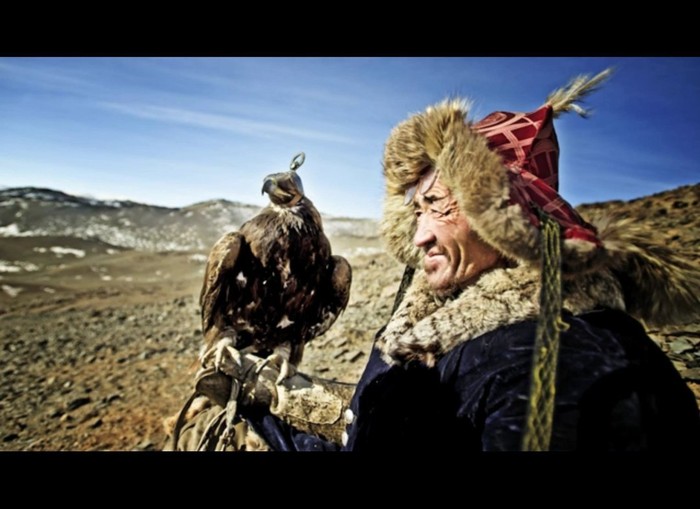 Kwanduk, vốn là người Kazakh, cùng gia đình di cư sang Mông Cổ từ thời Liên Xô.