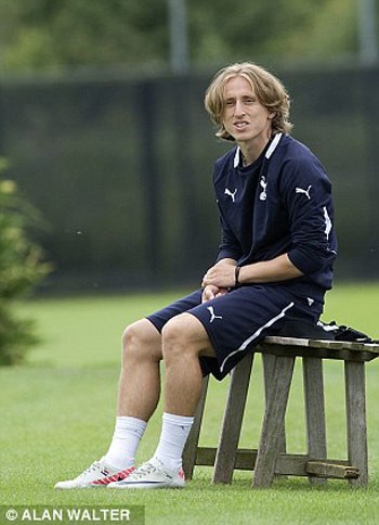 Luka Modric vẫn ra sân trong trận thua của Tottenham hôm qua