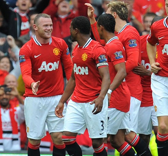 Rooney cùng các đồng đội tận hưởng chiến thắng