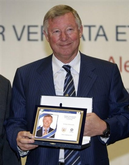 Ferguson trong lễ nhận giải thưởng Đạo đức Thể thao của trường đại học Tor Vergata, Ý.