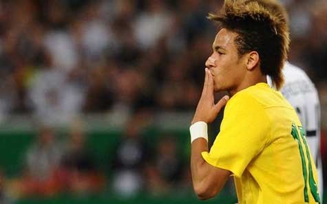 Neymar đang là mục tiêu tranh giành của Barca và Real
