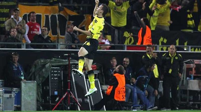 Vở kịch thành Dortmund: Ivan Perisic buộc Arsenal chia điểm với cú vô-lê ngoạn mục