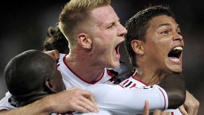 Từ chối tử thần: Thiago Silva gỡ hòa cho Milan ở phút bù giờ