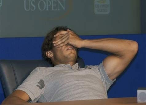 Nadal bị chuột rút trong phòng họp báo.