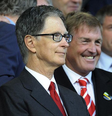 Bị trẹo cổ, John Henry vẫn kịp xem trận thắng của Liverpool