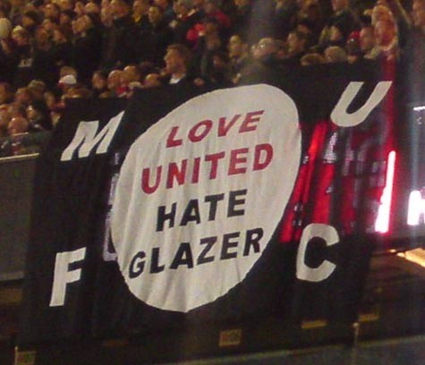 Fan MU chống đối Glazer vì tình trạng nợ đọng