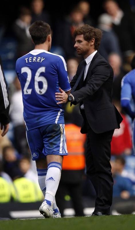 Ông chỉ còn biết an ủi Terry sau trận