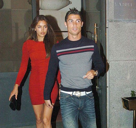 Ronaldo gửi nhầm "ảnh nóng" của fan cho Irina