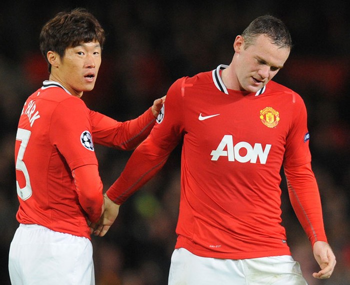 Rooney ghi bàn ăn may ấn định tỷ số 2-0