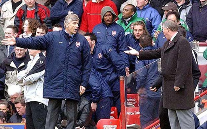 "Mọi chuyện đang trở nên tế nhị. Đã đến lúc cọt kẹt ở... mông" - Sir Alex dùng ẩn dụ hành động đứng - ngồi liên tục ở băng ghế chỉ đạo để mô tả cuộc đua tranh ngôi vô địch giữa Arsenal và MU mùa 2002/2003