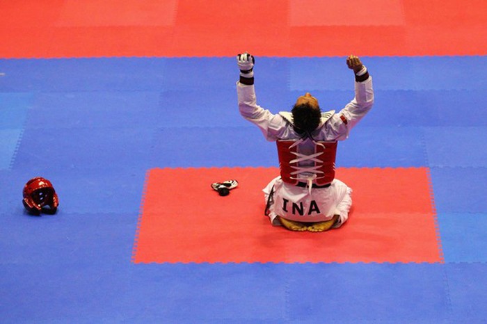 Nugroho Basuki (Indonesia) ăn mừng sau khi đánh bại Anthony Soriano Jose (Philippines) trong trận chung kết taekwondo hạng cân dưới 87kg.