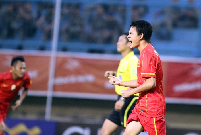 Đình Tùng với bàn thắng san bằng tỷ số đưa U23 Việt Nam trở lại đường ray