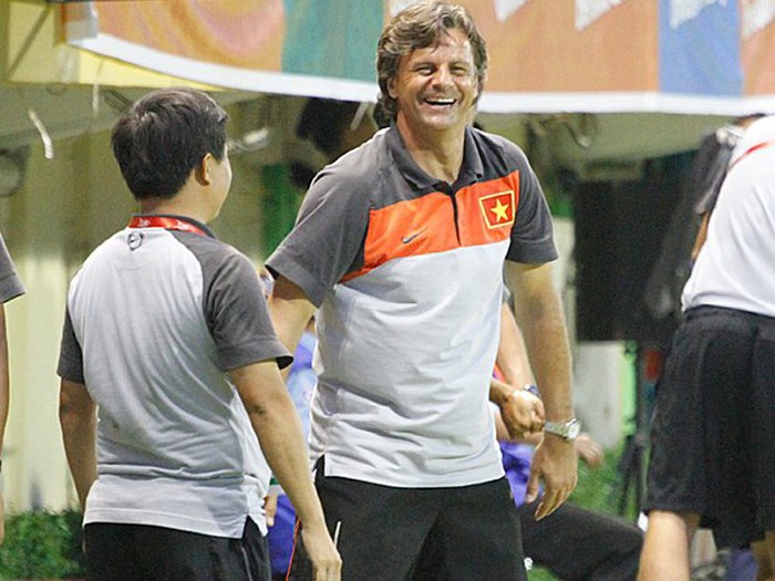 Lần hiếm hoi Falko Goetz nở nụ cười tươi là khi U23 Việt Nam đấu với U23 Brunei (vâng, chỉ với U23 Brunei)