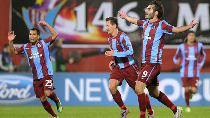 Trabzonspor cầm hòa Inter Milan 1-1 nhờ bàn gỡ hòa của Halil Altintop (phải)