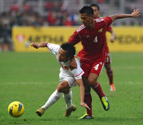 Các cầu thủ U23 Việt Nam rất chật vật khi phải chạm trán với những đối thủ to cao
